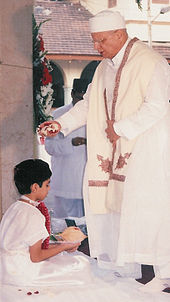 : http://upload.wikimedia.org/wikipedia/commons/thumb/e/e8/Parsi-navjote-sitting.jpg/170px-Parsi-navjote-sitting.jpg